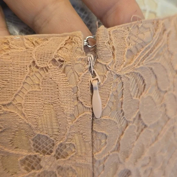 Venus Lace Sheath Bodycon Dress with Bell Sleeves sz 10 NWT - Picture 13 of 16